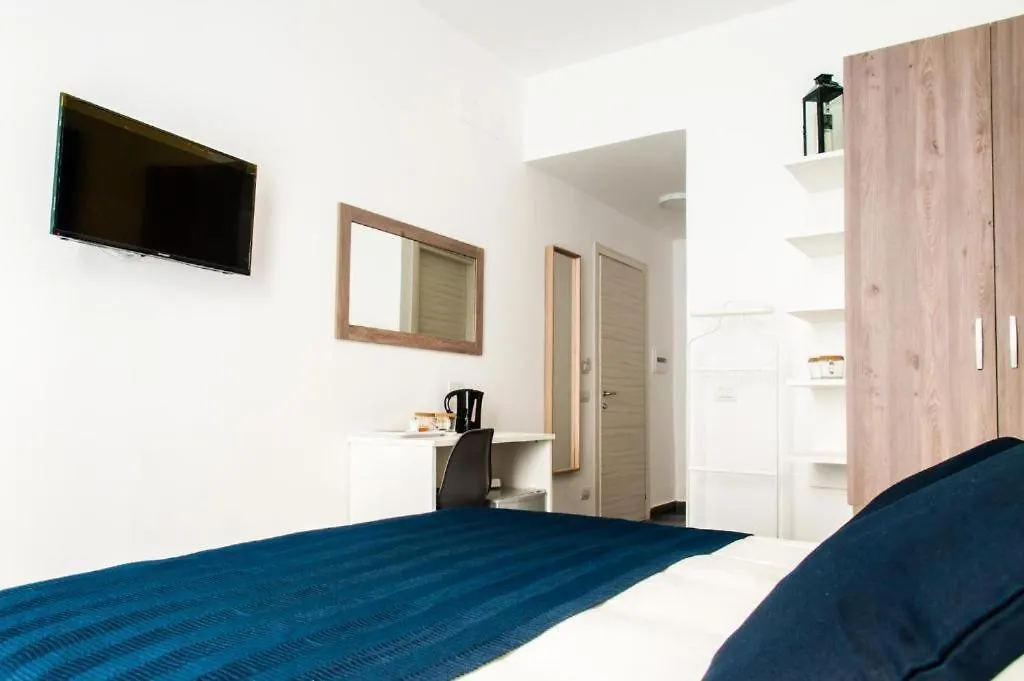 Demi Rooms-1